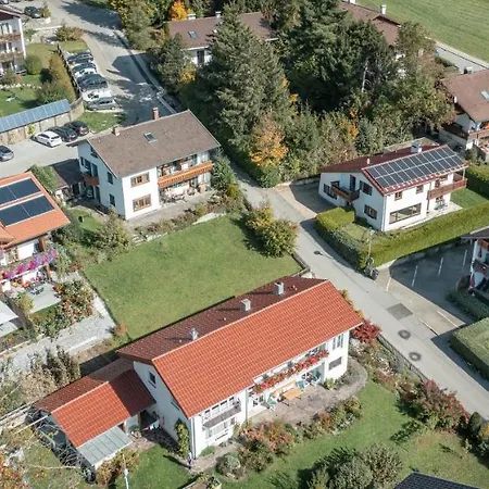 Apartment Und Landhaus Berger *